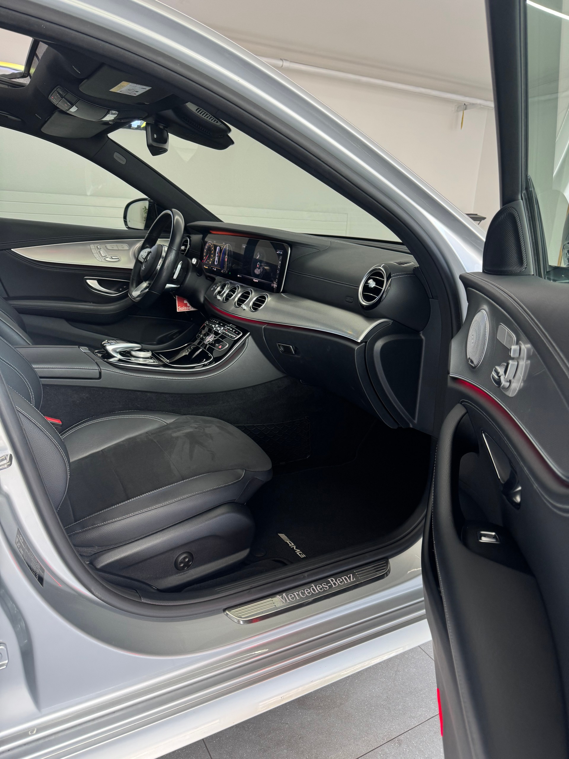 MERCEDES-BENZ E 220d Swiss Star AMG Line 4Matic 9G-Tronic*CH-Fahrzeug*Panoramadach*Frisch MFK*-image-10