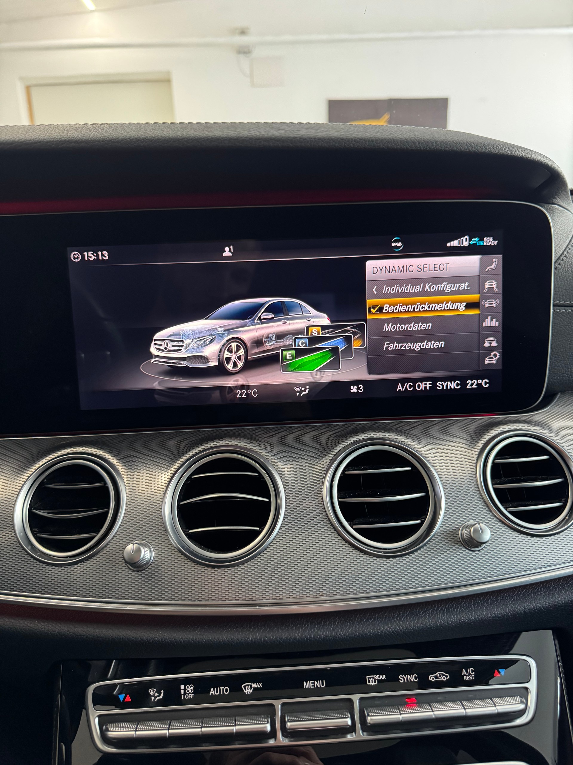 MERCEDES-BENZ E 220d Swiss Star AMG Line 4Matic 9G-Tronic*CH-Fahrzeug*Panoramadach*Frisch MFK*-image-23