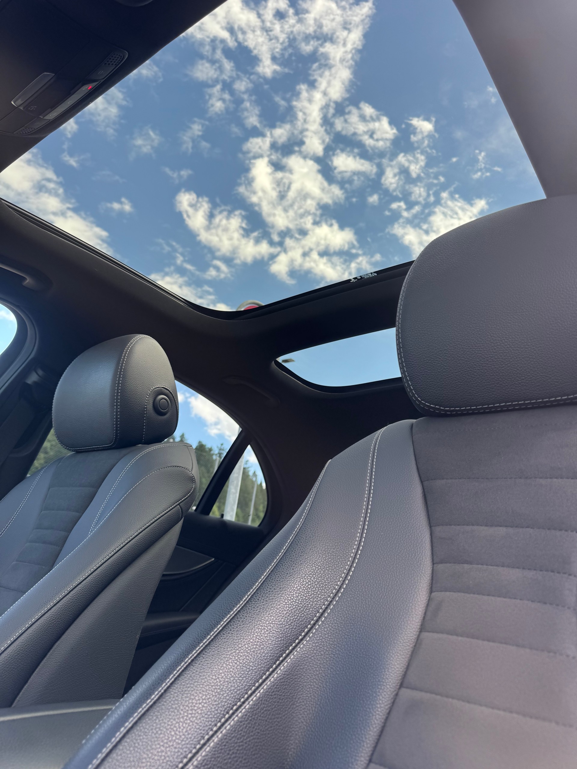 MERCEDES-BENZ E 220d Swiss Star AMG Line 4Matic 9G-Tronic*CH-Fahrzeug*Panoramadach*Frisch MFK*-image-13