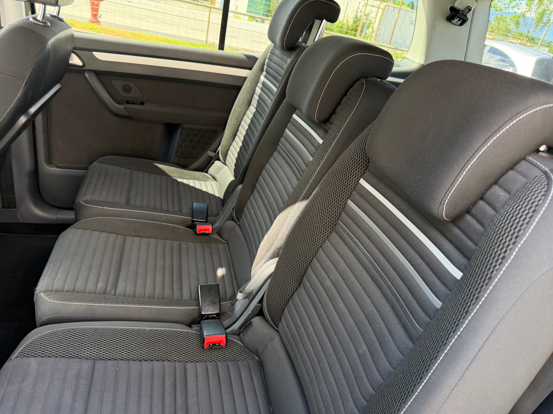 VW Touran 2.0TDI Highline DSG 7 places-image-6
