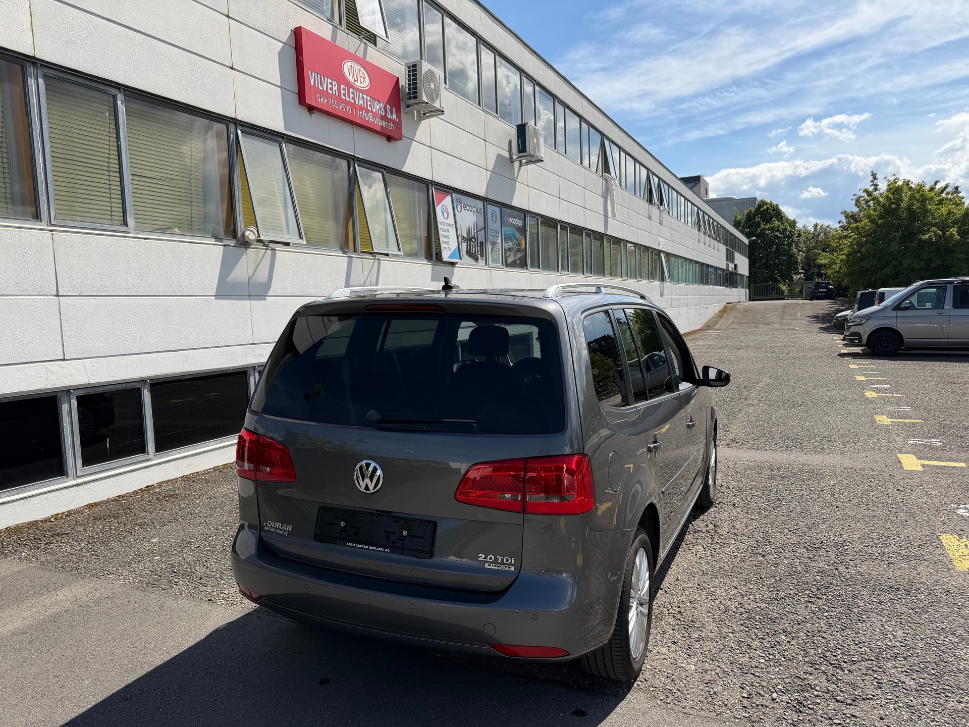 VW Touran 2.0TDI Highline DSG 7 places-image-4