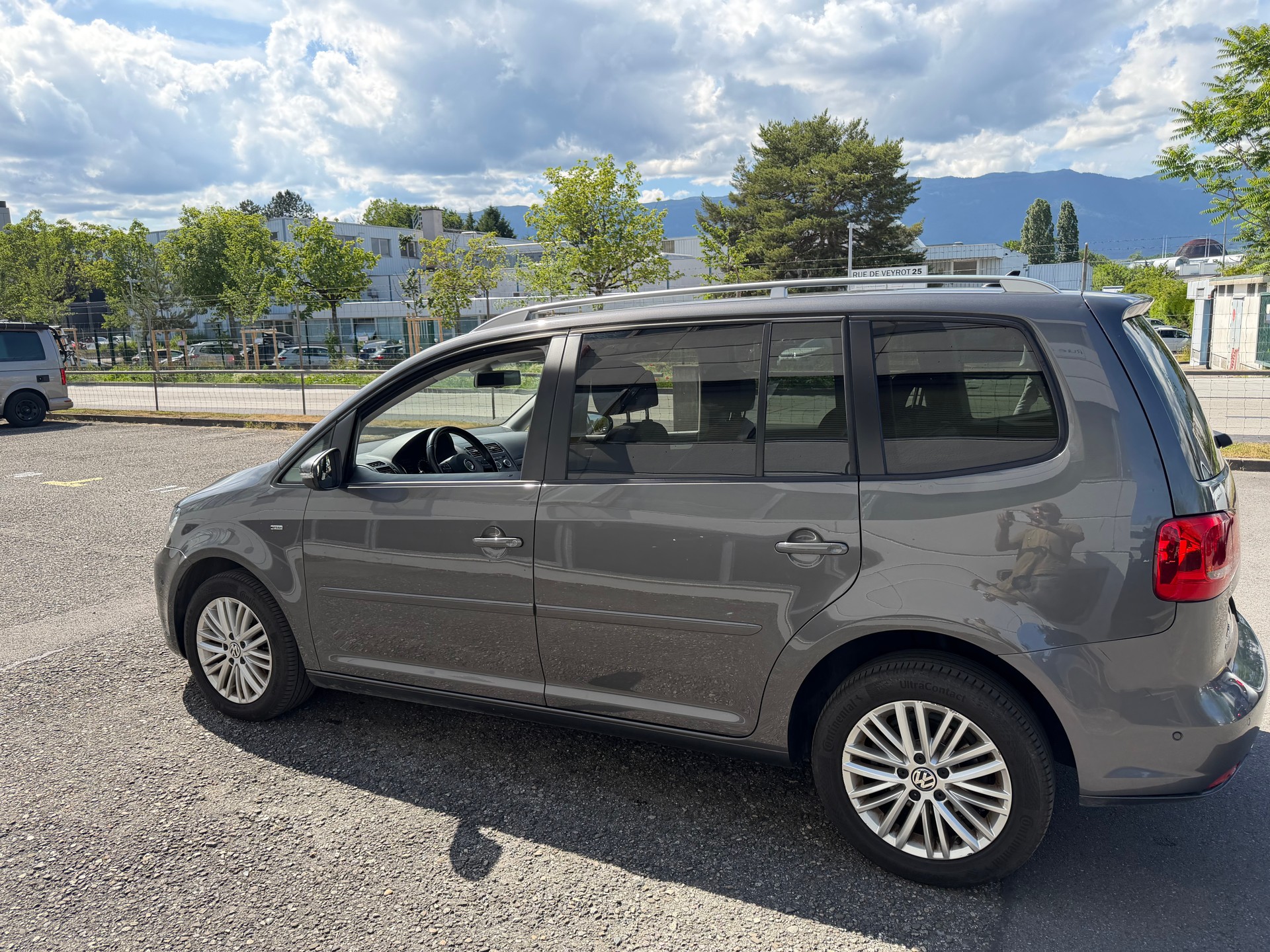 VW Touran 2.0TDI Highline DSG 7 places-image-5