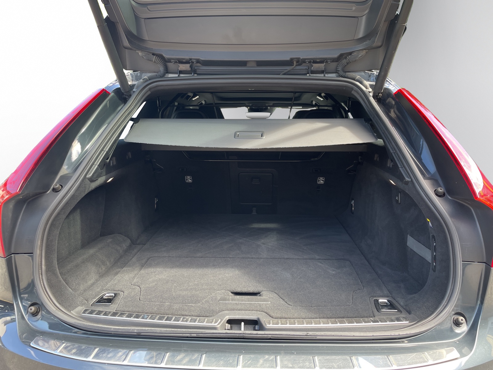 VOLVO V90 D4 AWD R-Design Geartronic-image-20