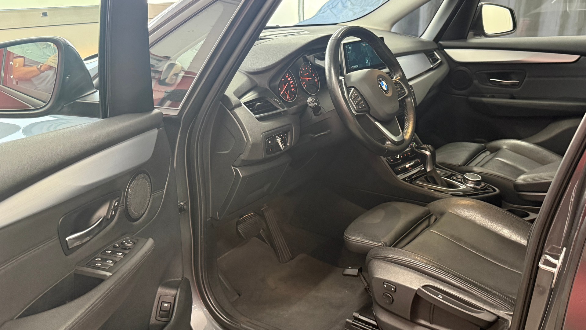 BMW 225i xDrive Active Tourer Steptronic, frisch ab MFK, BMW Service, 4X4, Abstandregler, Leder, DAB, SHD, 1 J. 20000km Garantie-image-9