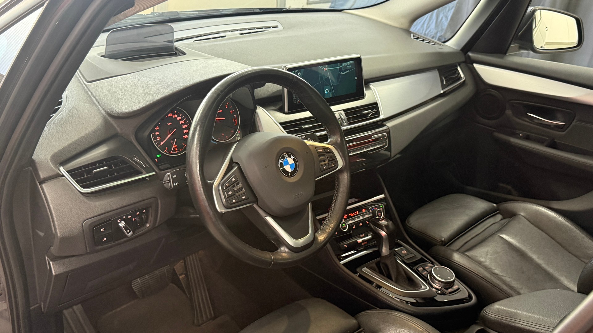BMW 225i xDrive Active Tourer Steptronic, frisch ab MFK, BMW Service, 4X4, Abstandregler, Leder, DAB, SHD, 1 J. 20000km Garantie-image-7