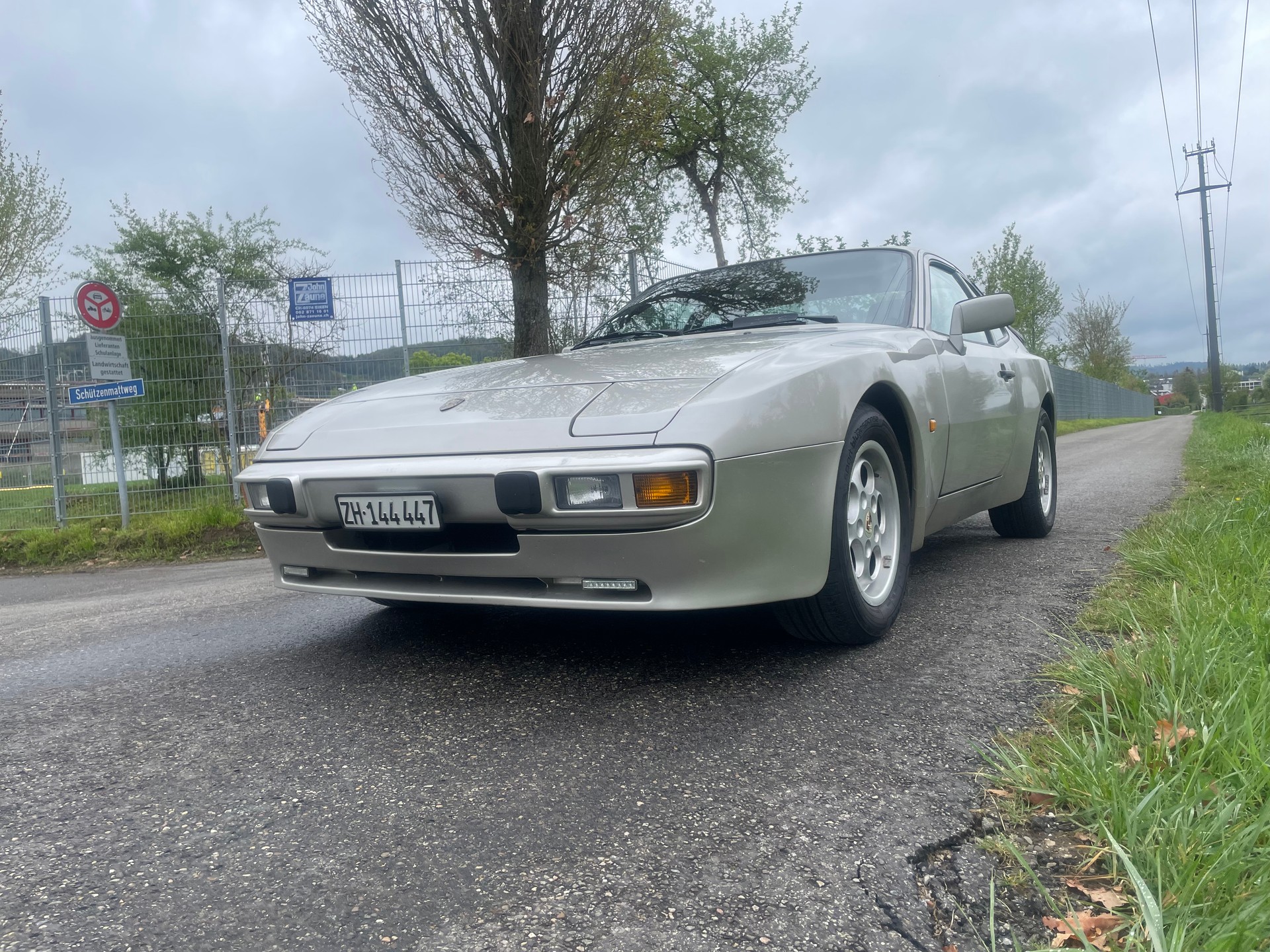 PORSCHE 944-image-1