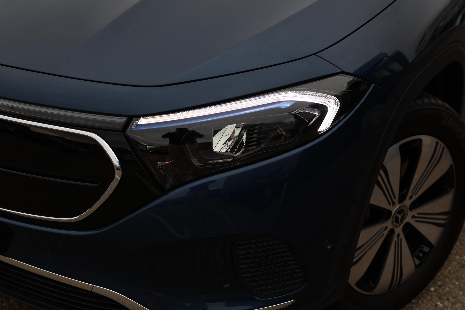 MERCEDES-BENZ EQA 250-image-1