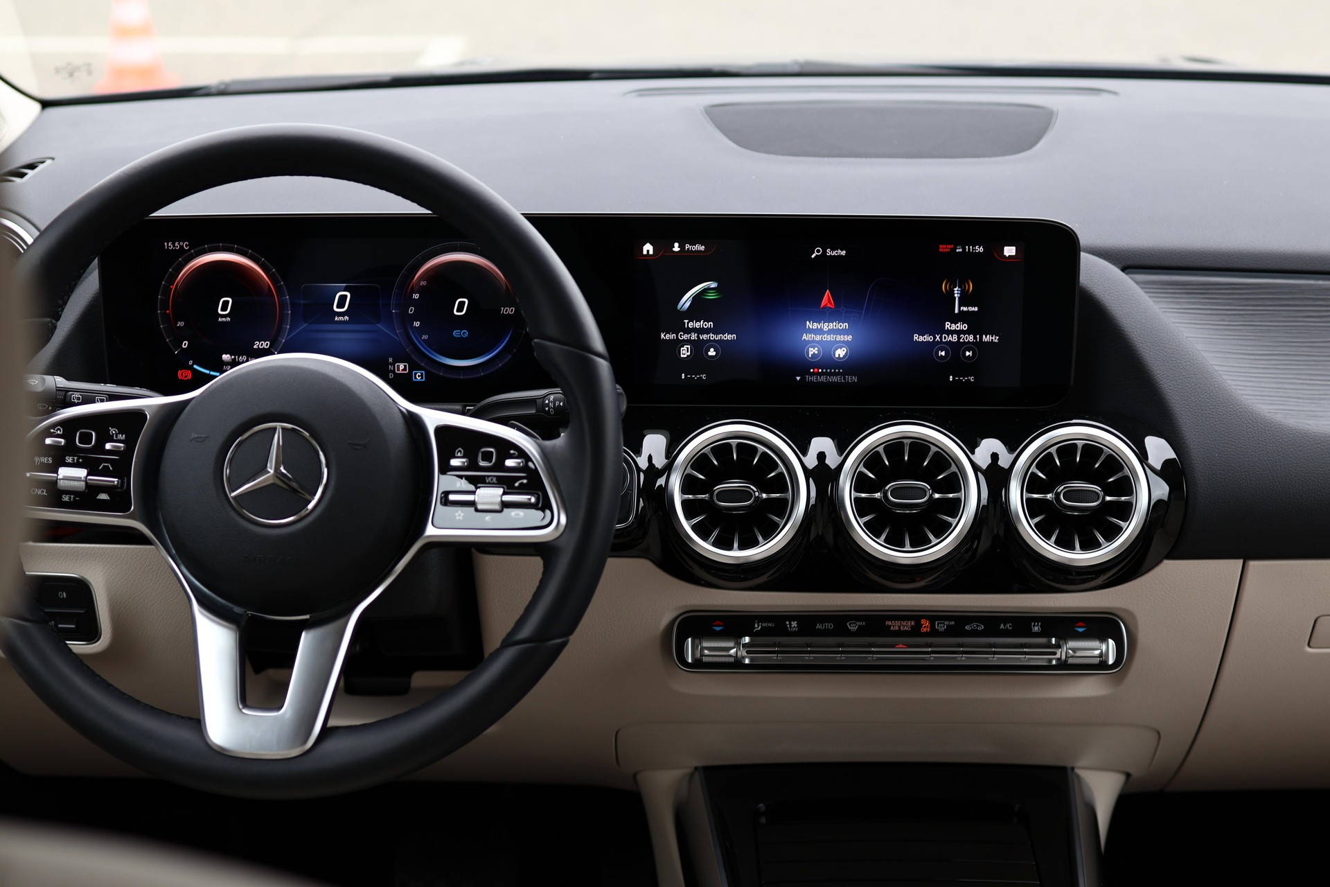 MERCEDES-BENZ EQA 250-image-17