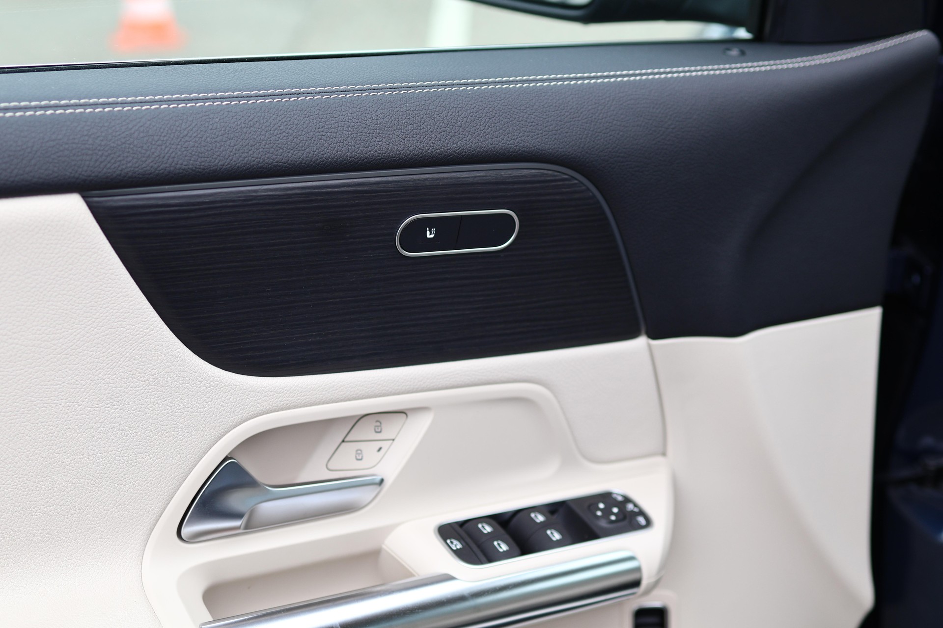 MERCEDES-BENZ EQA 250-image-22