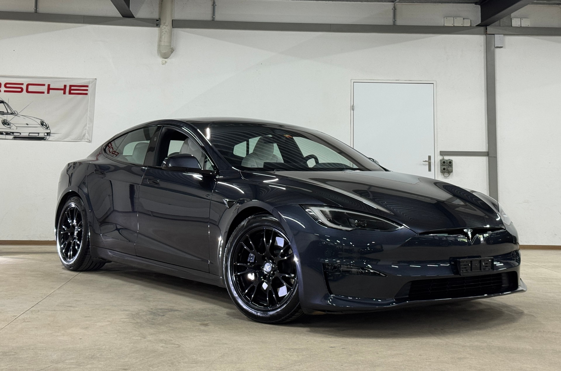 TESLA Model S 100 kWh Palladium Long Range // Autopilot 4 inkl. FSD-image-2