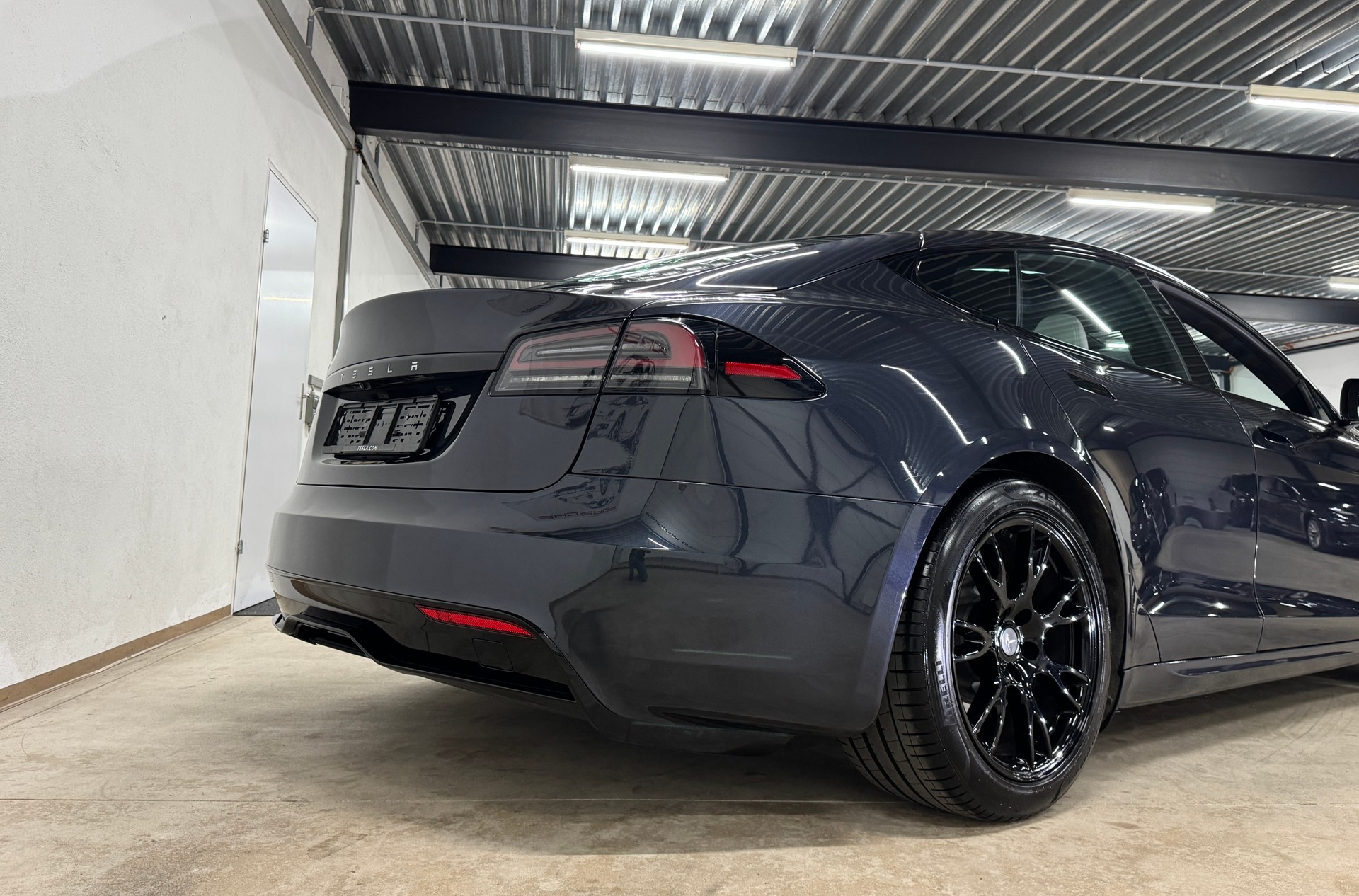TESLA Model S 100 kWh Palladium Long Range // Autopilot 4 inkl. FSD-image-5