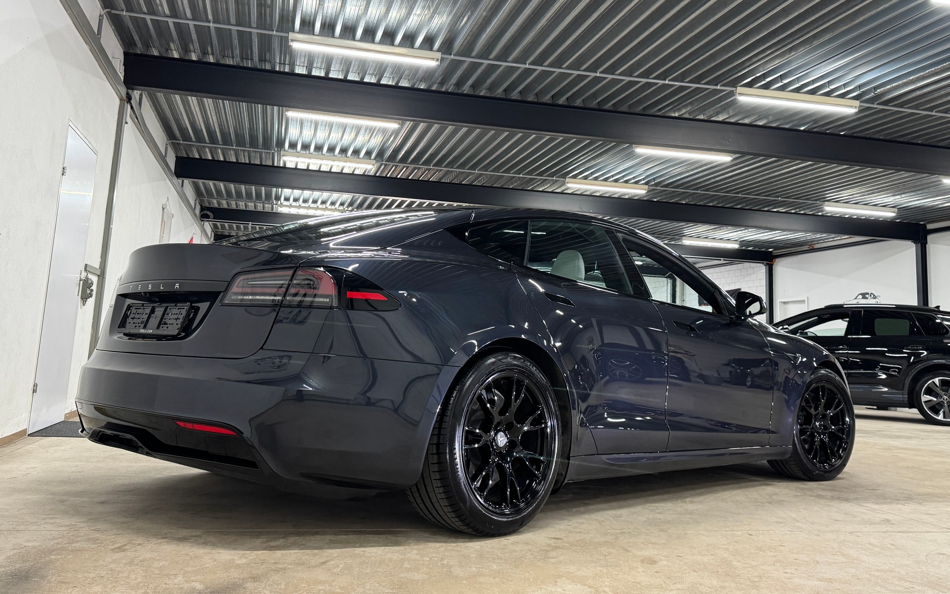 TESLA Model S 100 kWh Palladium Long Range // Autopilot 4 inkl. FSD-image-4