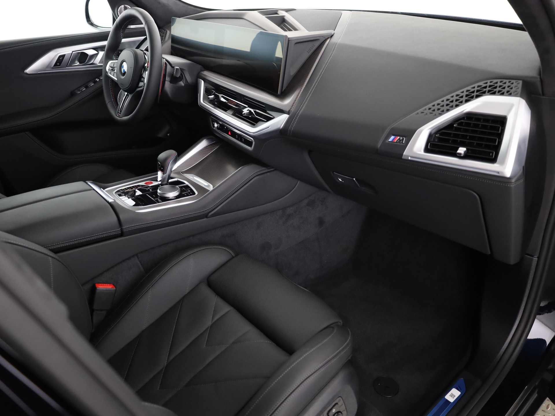 BMW XM Label Plug-in Hybrid-image-13