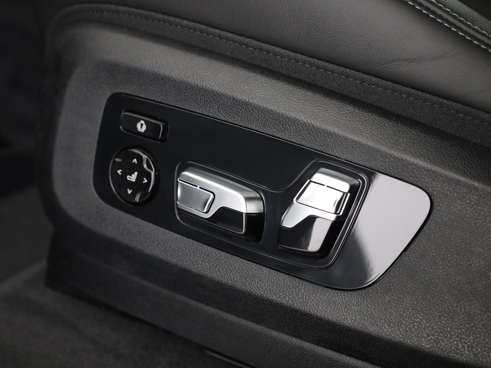 BMW XM Label Plug-in Hybrid-image-11