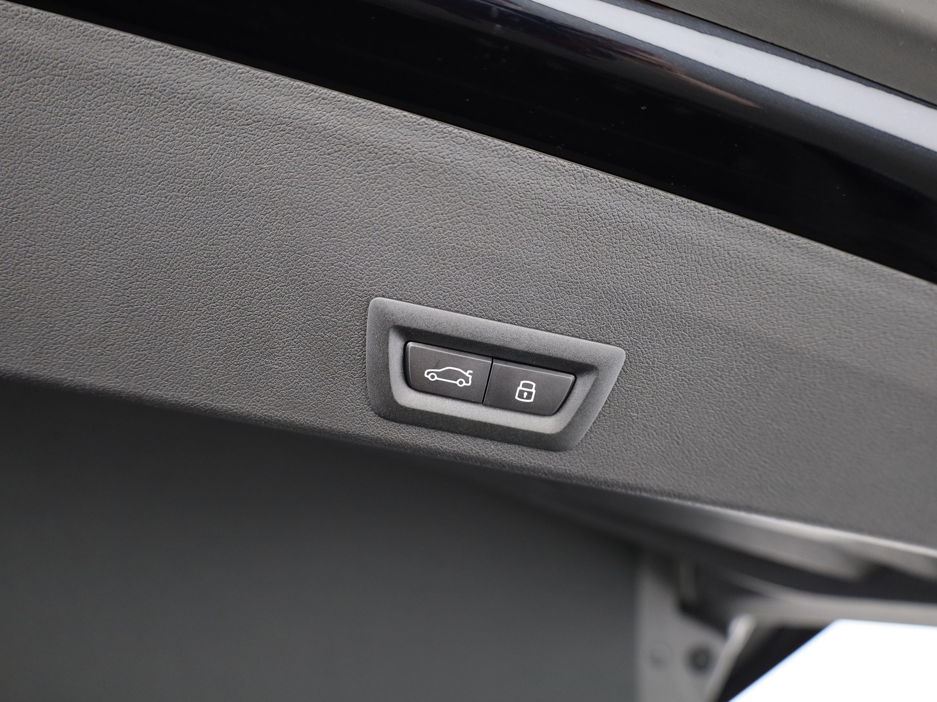 BMW XM Label Plug-in Hybrid-image-7