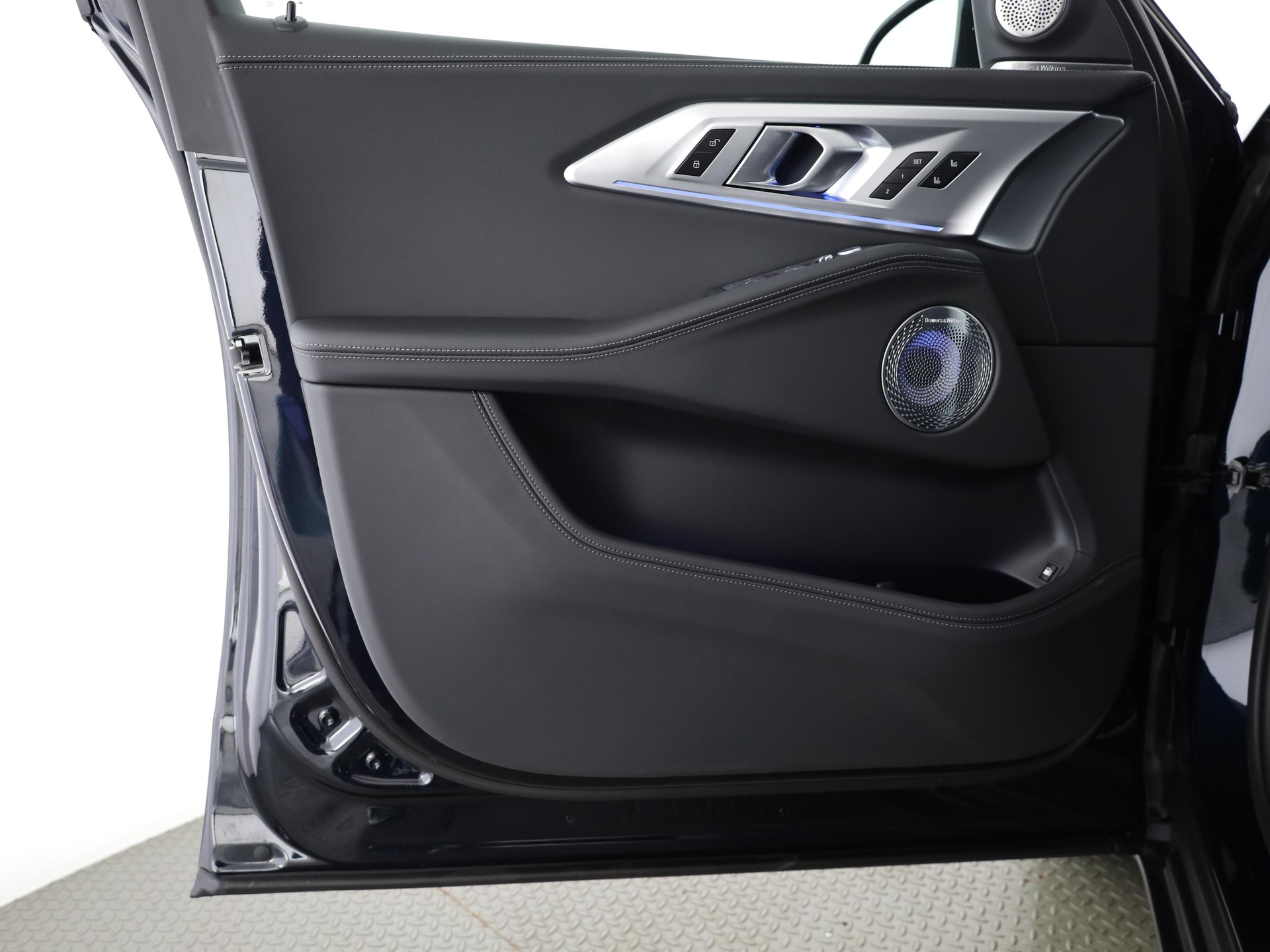 BMW XM Label Plug-in Hybrid-image-9