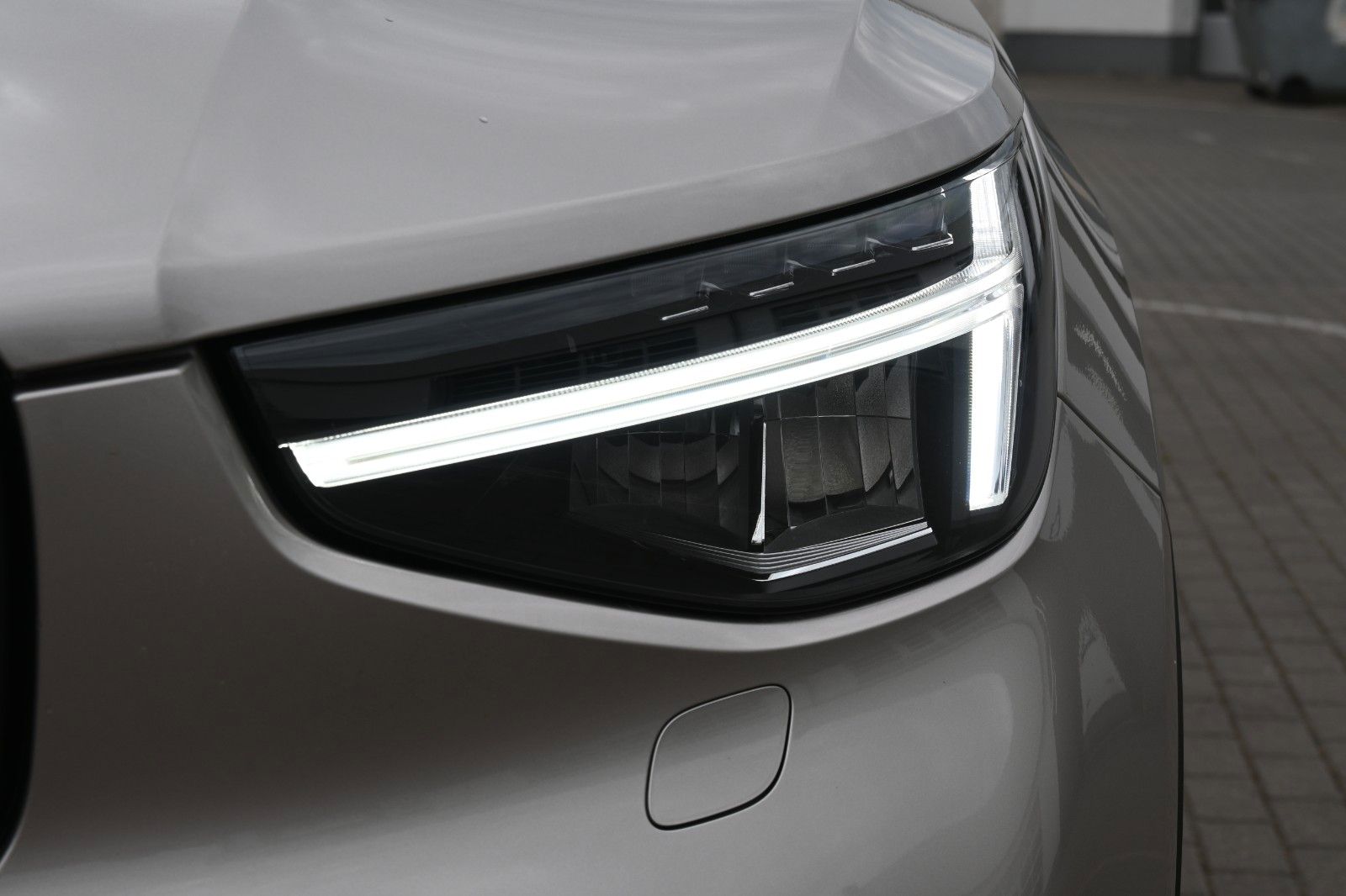 VOLVO B4-image-4