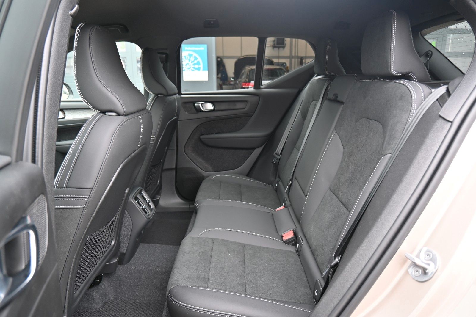 VOLVO B4-image-8