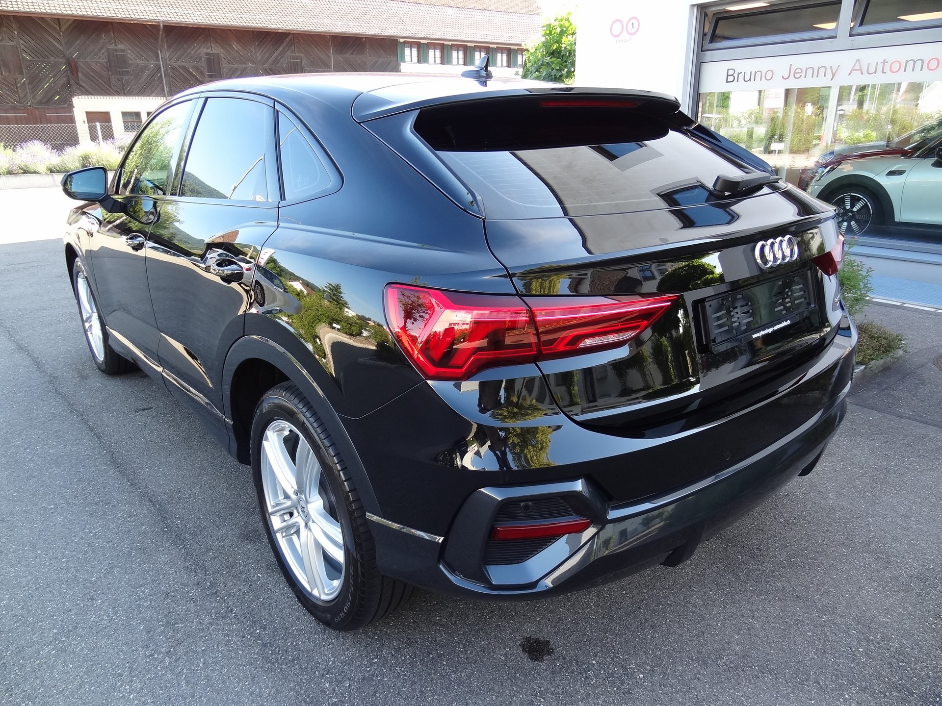 AUDI Q3 Sportback 40 TFSI quattro S-tronic-image-3