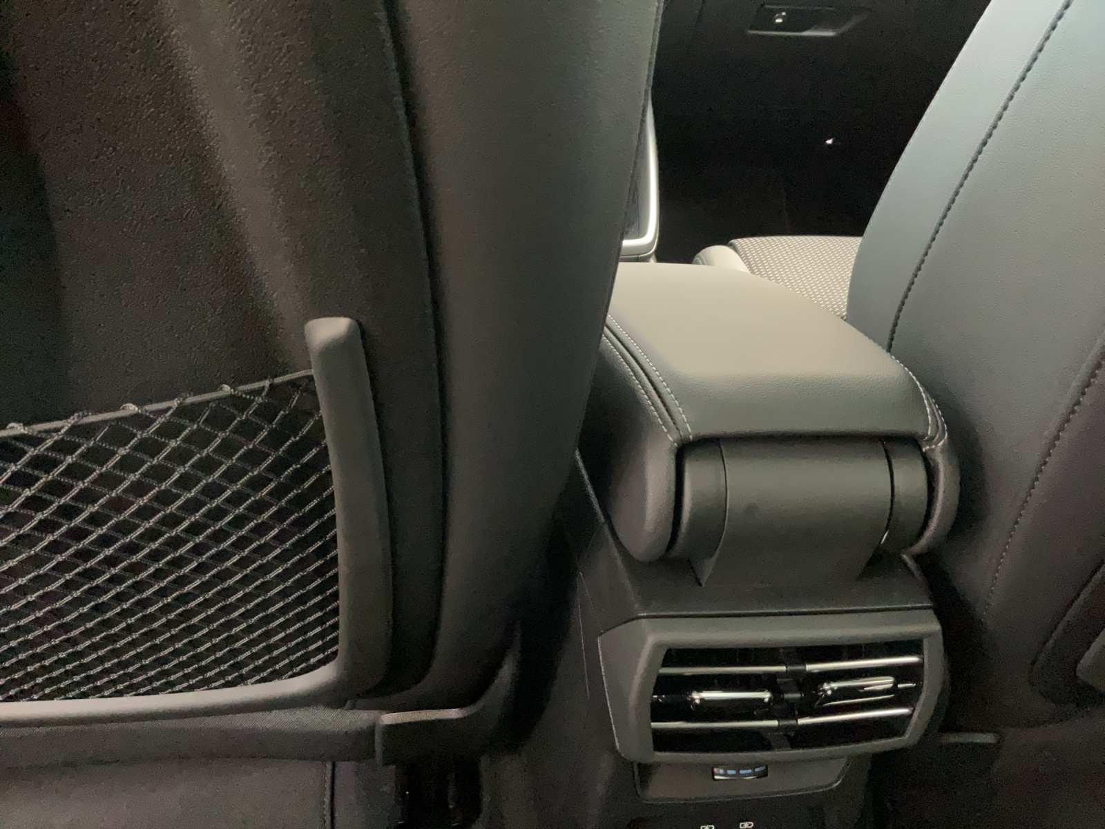 AUDI A3 Sportback TFSI e 200 kW S line Attraction S tronic-image-10