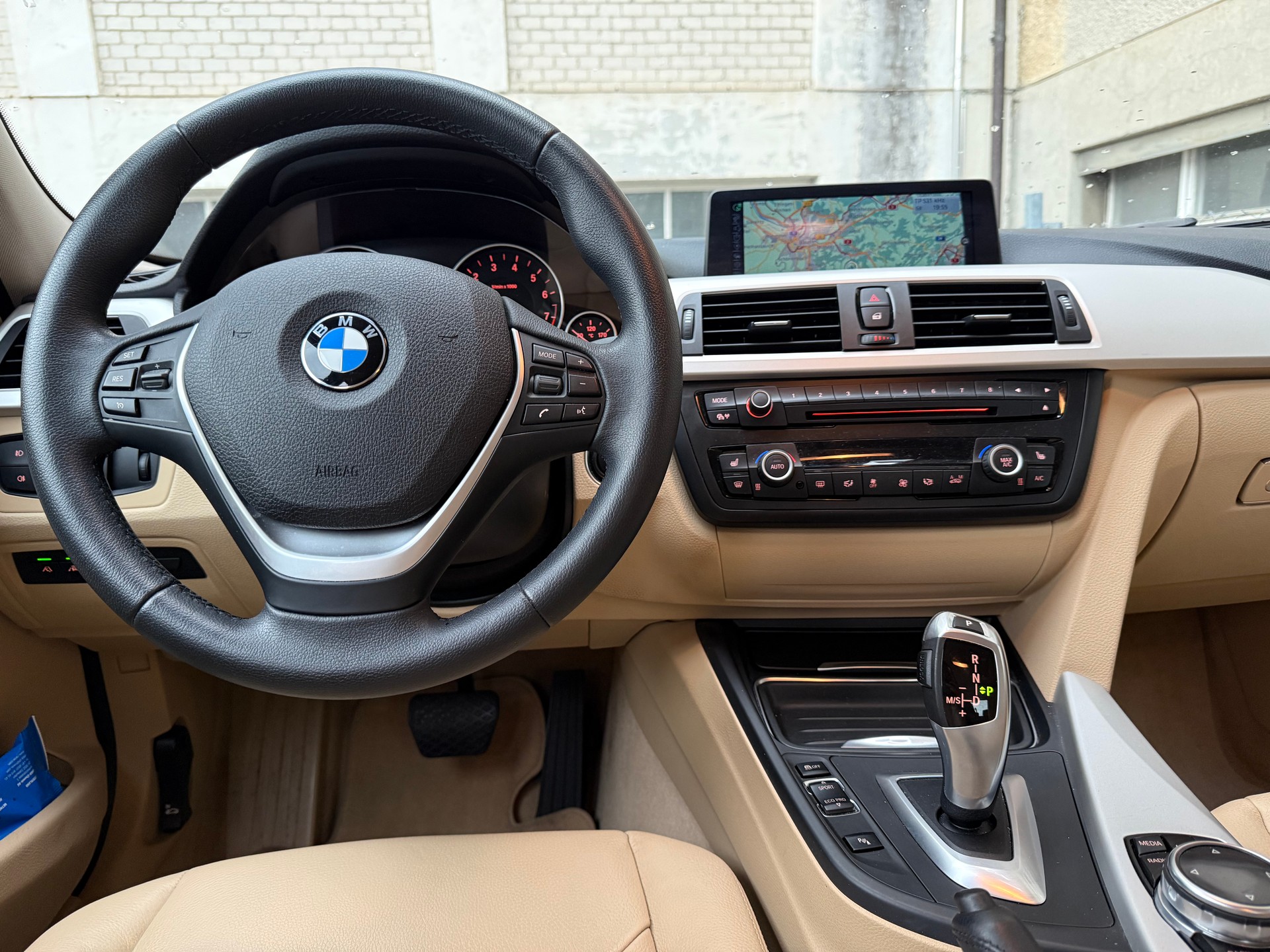 BMW 320i xDrive Sport Line Steptronic-image-8