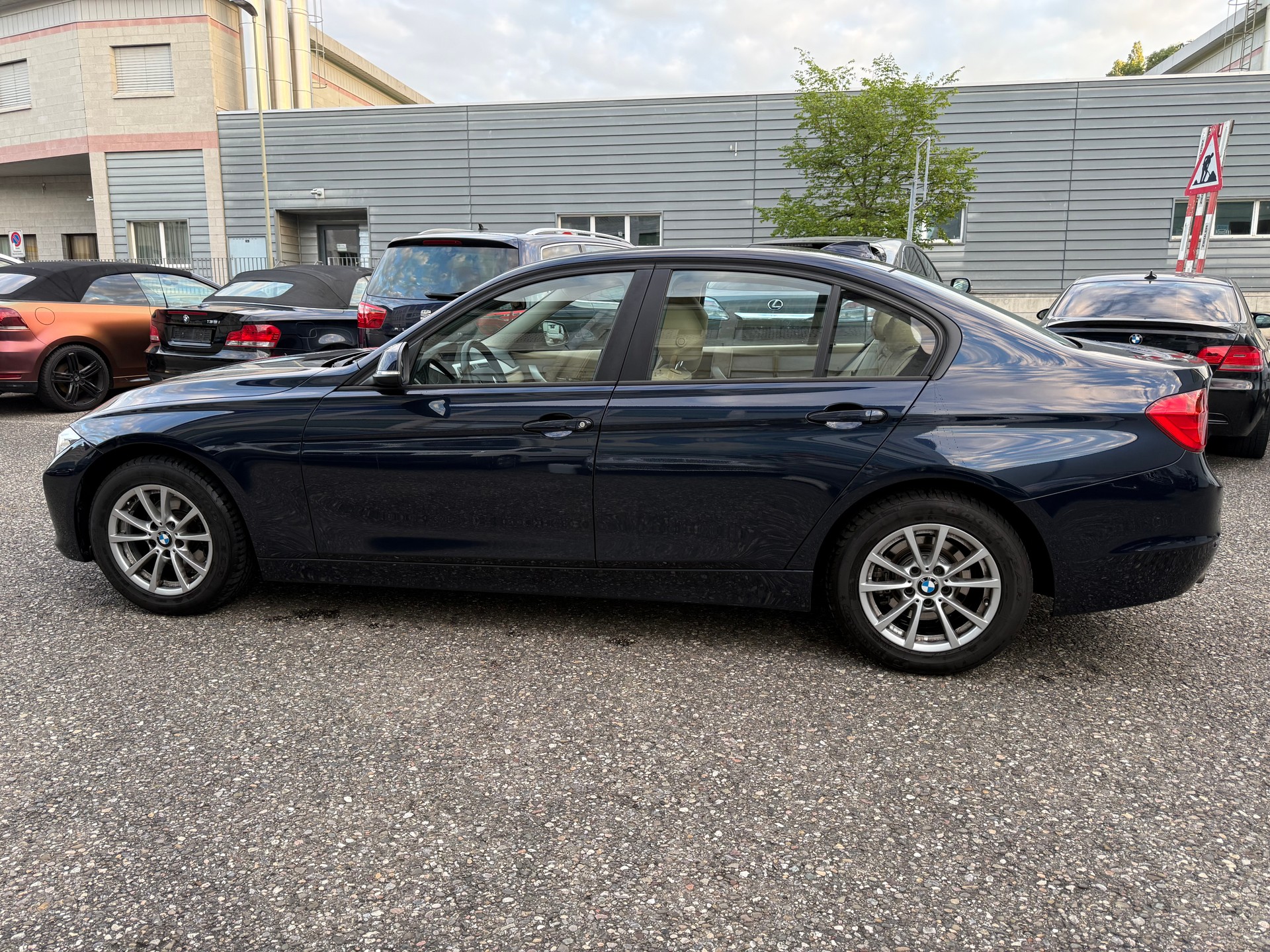 BMW 320i xDrive Sport Line Steptronic-image-2