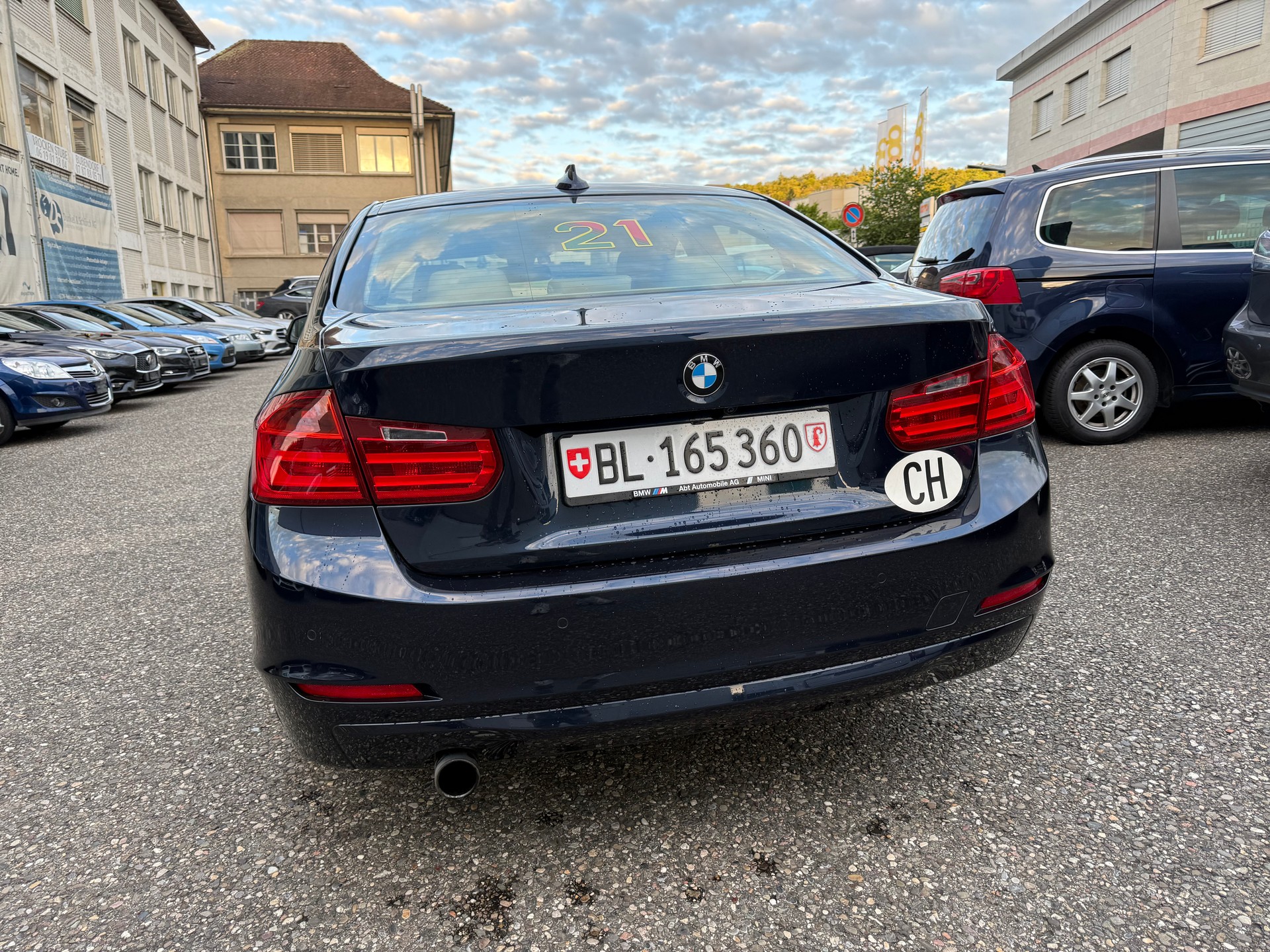 BMW 320i xDrive Sport Line Steptronic-image-4