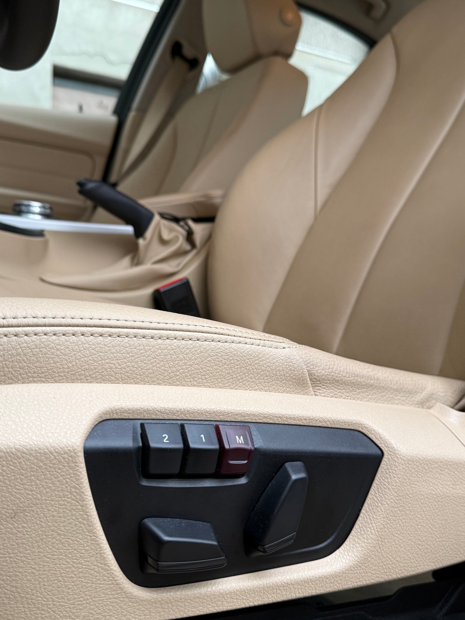 BMW 320i xDrive Sport Line Steptronic-image-12