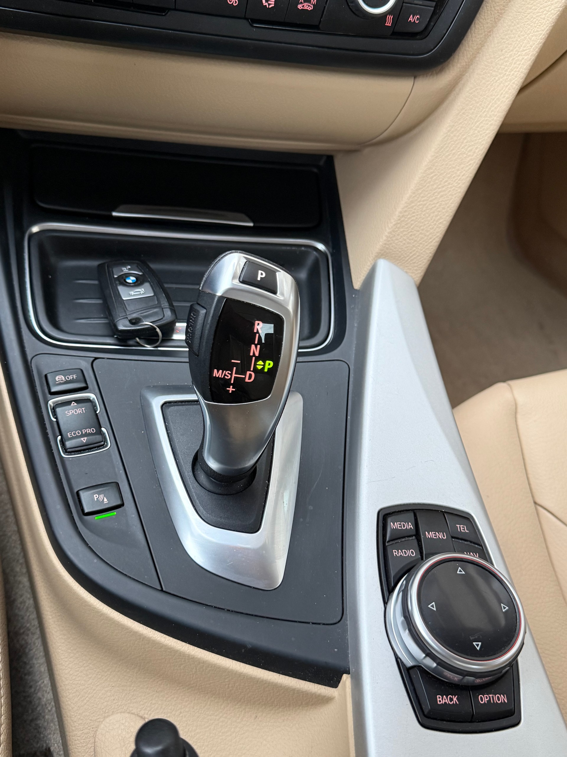 BMW 320i xDrive Sport Line Steptronic-image-13