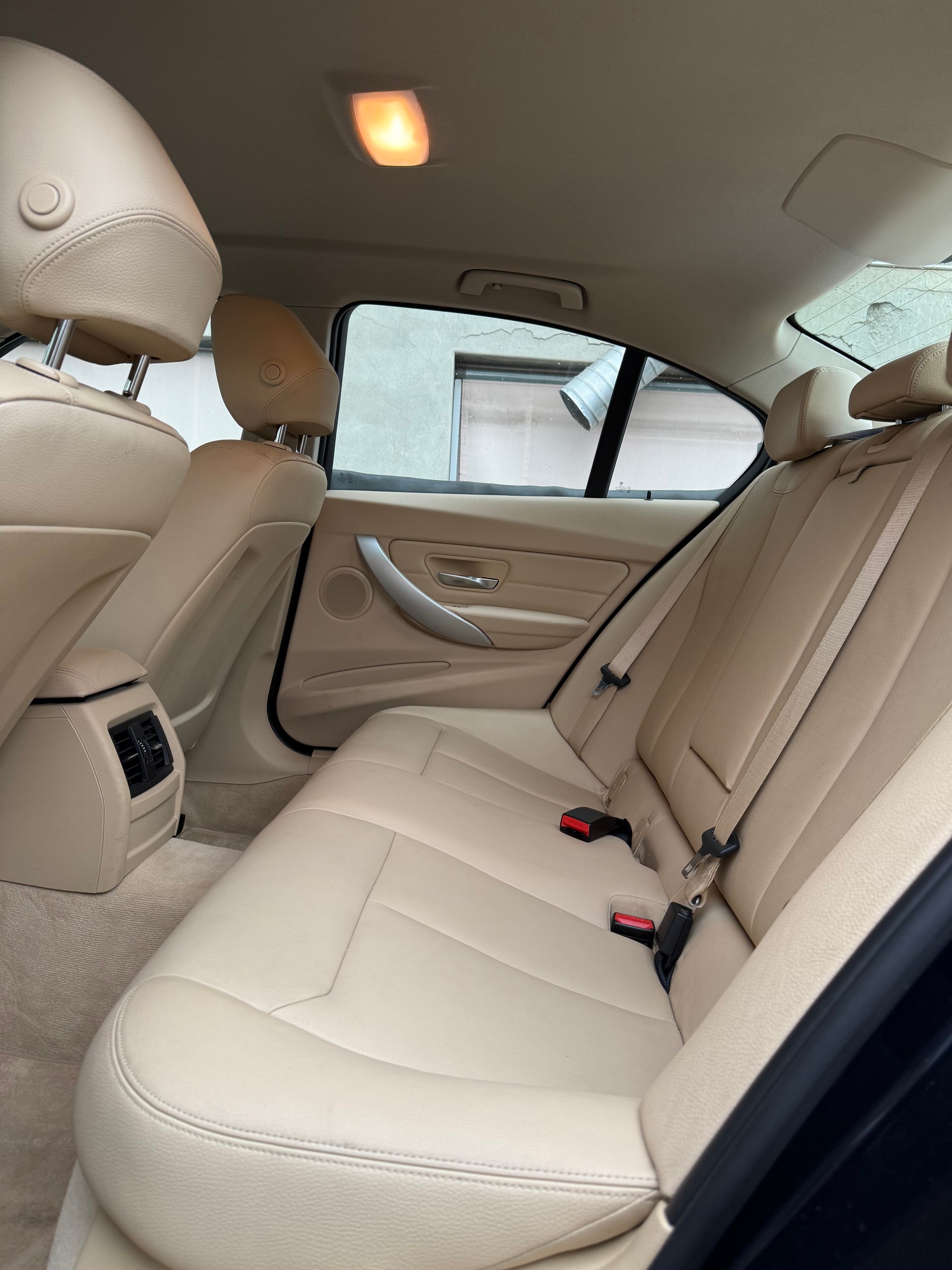 BMW 320i xDrive Sport Line Steptronic-image-7