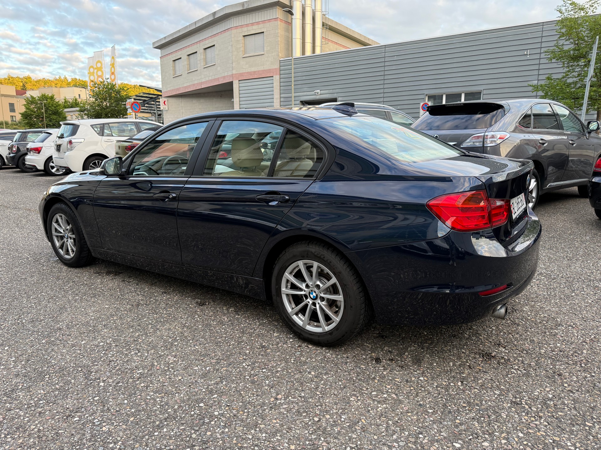 BMW 320i xDrive Sport Line Steptronic-image-3