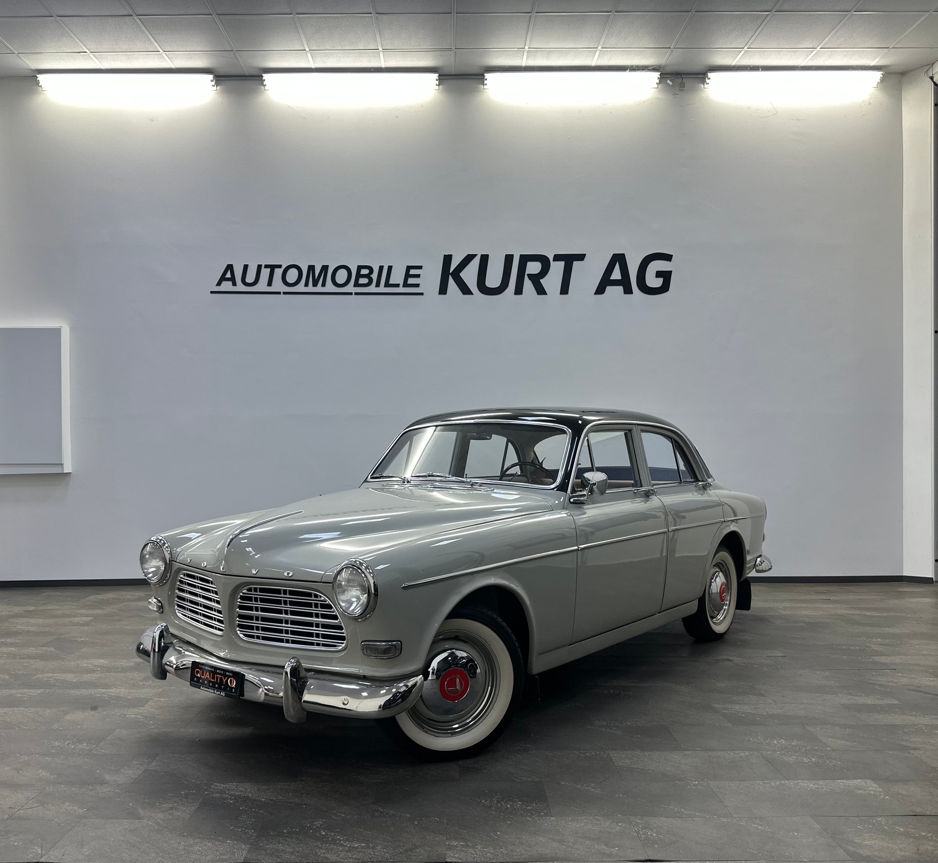 VOLVO P12132-image-0