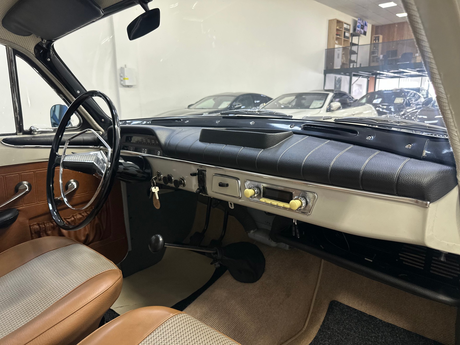 VOLVO P12132-image-11