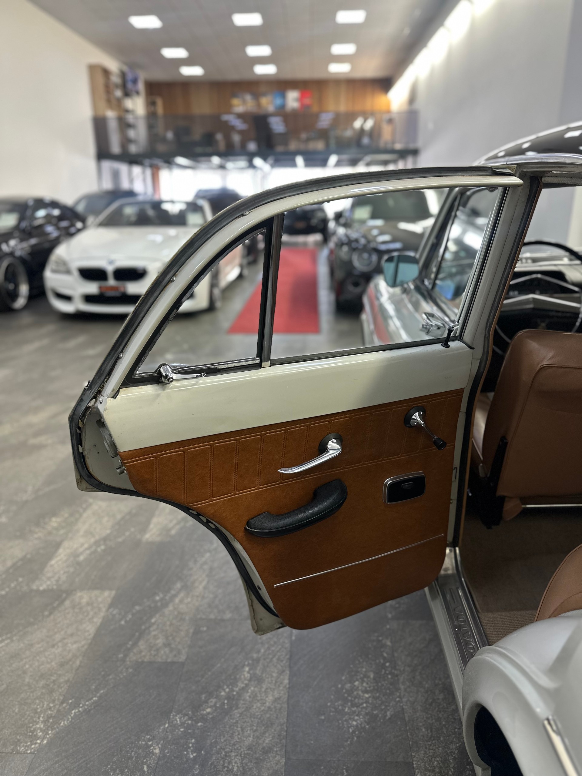 VOLVO P12132-image-15