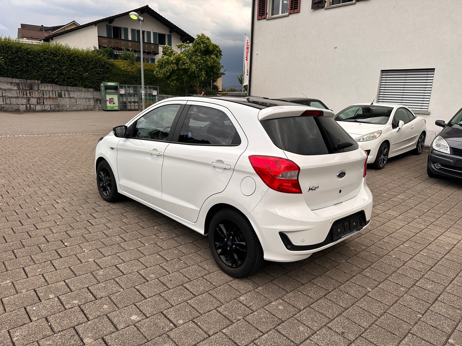 FORD KA+ 1.2 Ti-VCT Black Edition-image-10