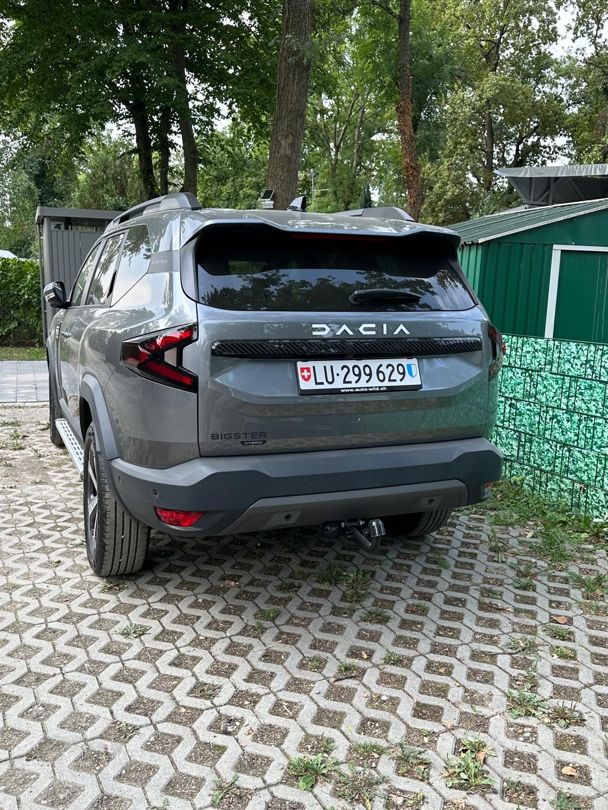 DACIA 1.8 Hybrid Journey-image-1
