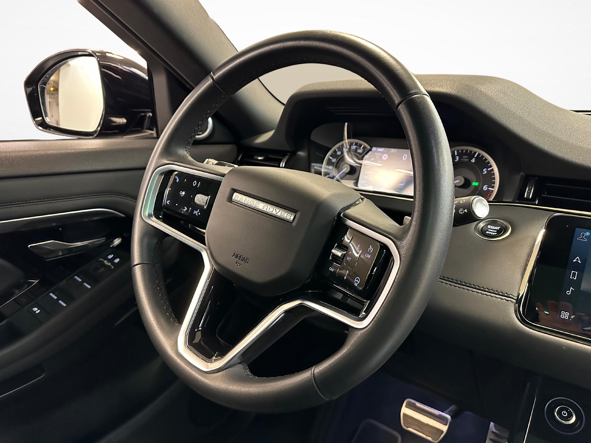 LAND ROVER Range Rover Evoque 1.5 T 300e R-Dynamic SE-image-6