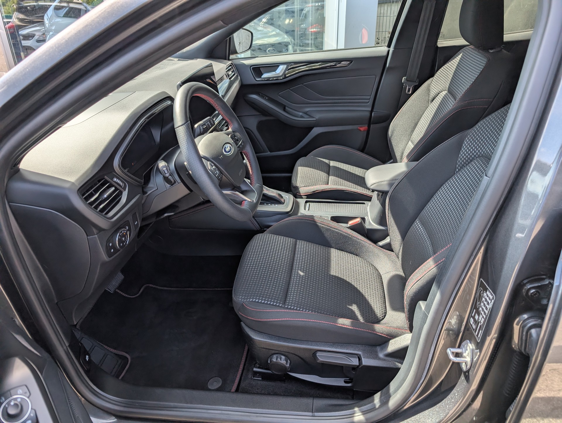 FORD Focus 1.0 MHEV ST-Line X Automat-image-2