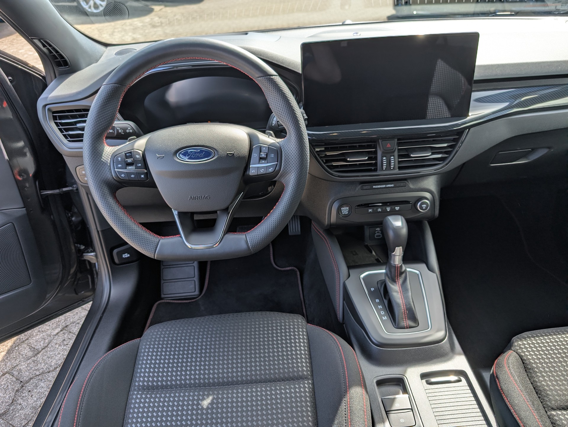 FORD Focus 1.0 MHEV ST-Line X Automat-image-3