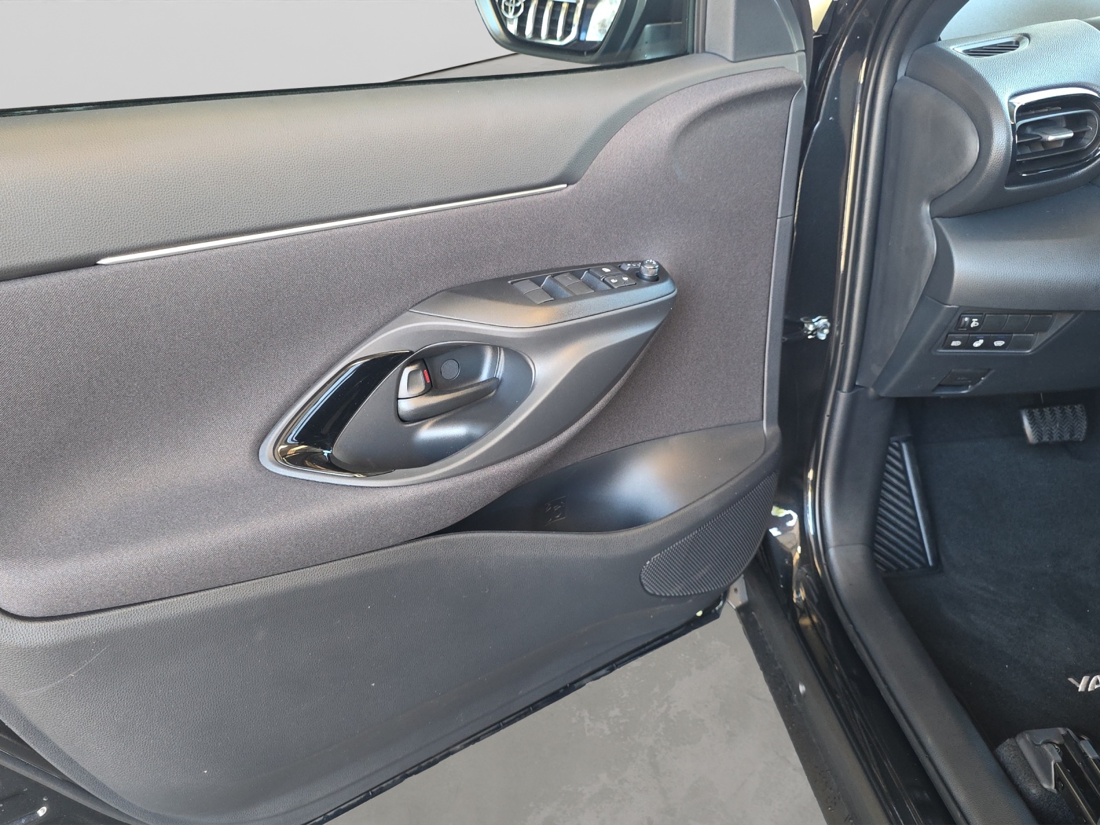 TOYOTA Yaris Cross 1.5 VVT-i HSD Trend AWD-i-image-11