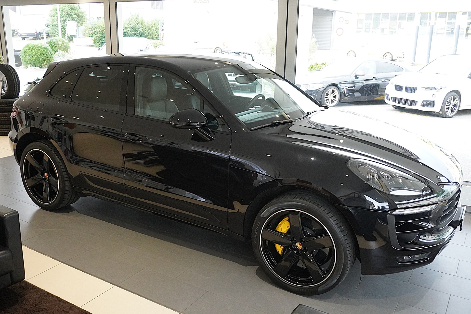 PORSCHE Macan Turbo PDK-image-2