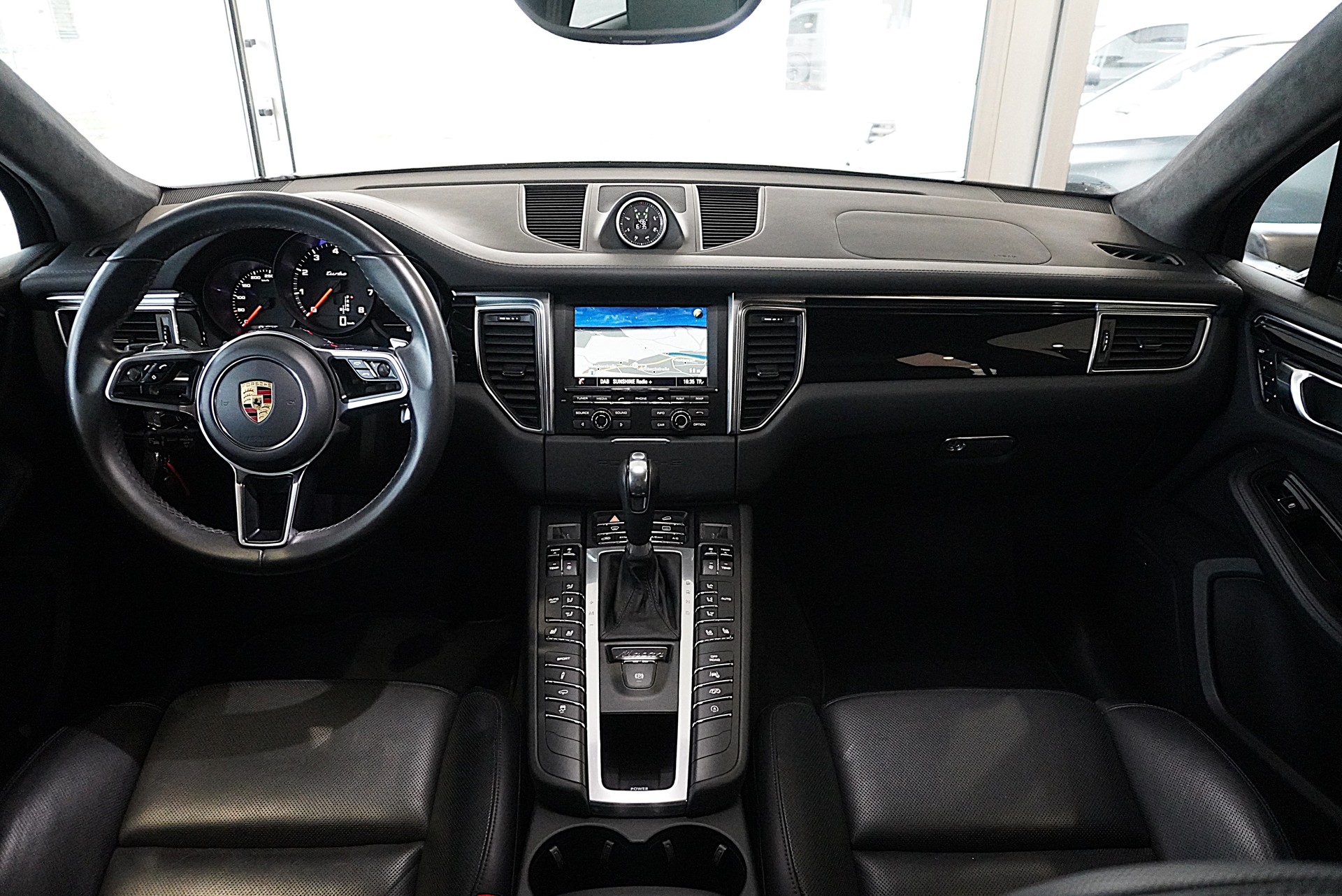 PORSCHE Macan Turbo PDK-image-9