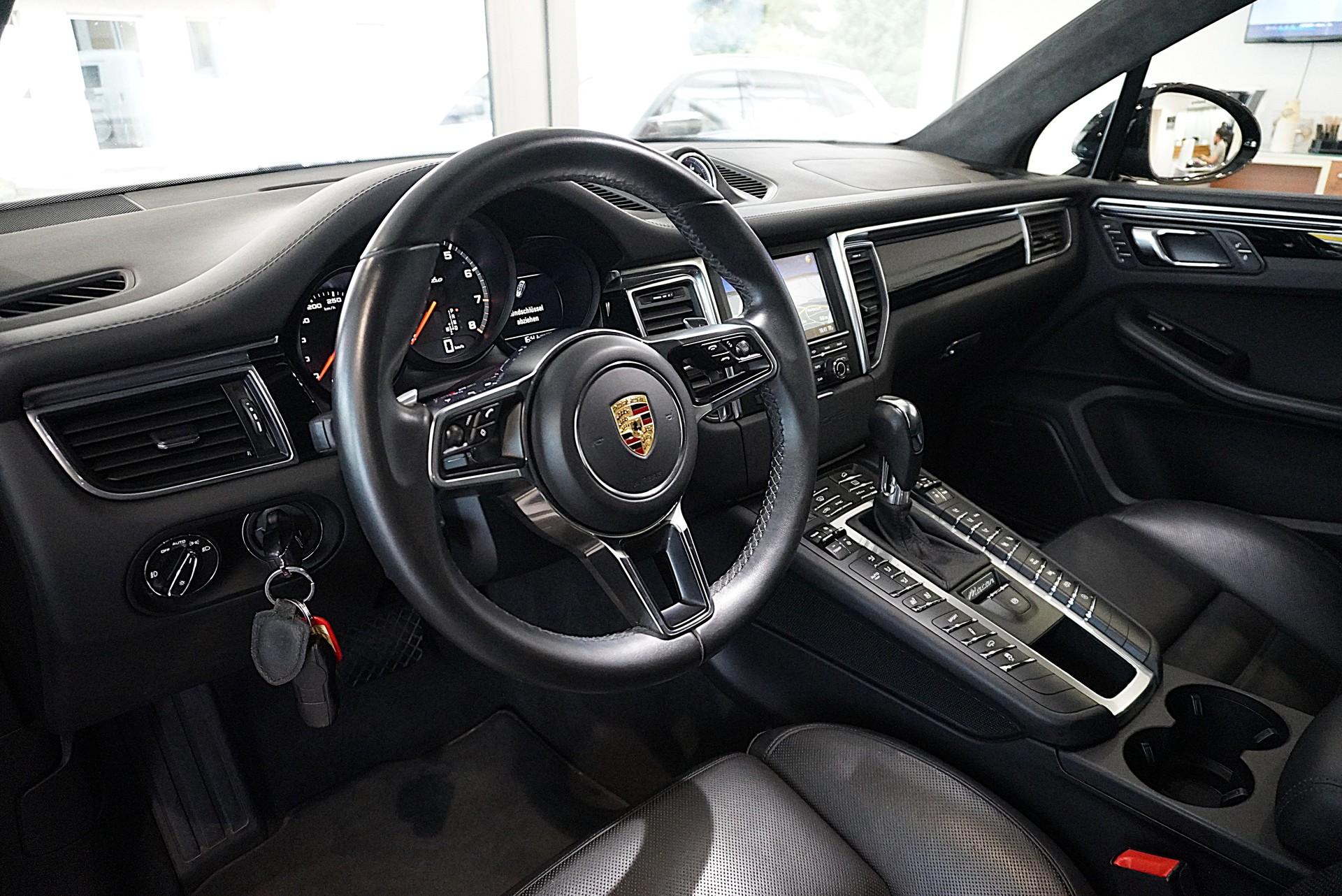 PORSCHE Macan Turbo PDK-image-11