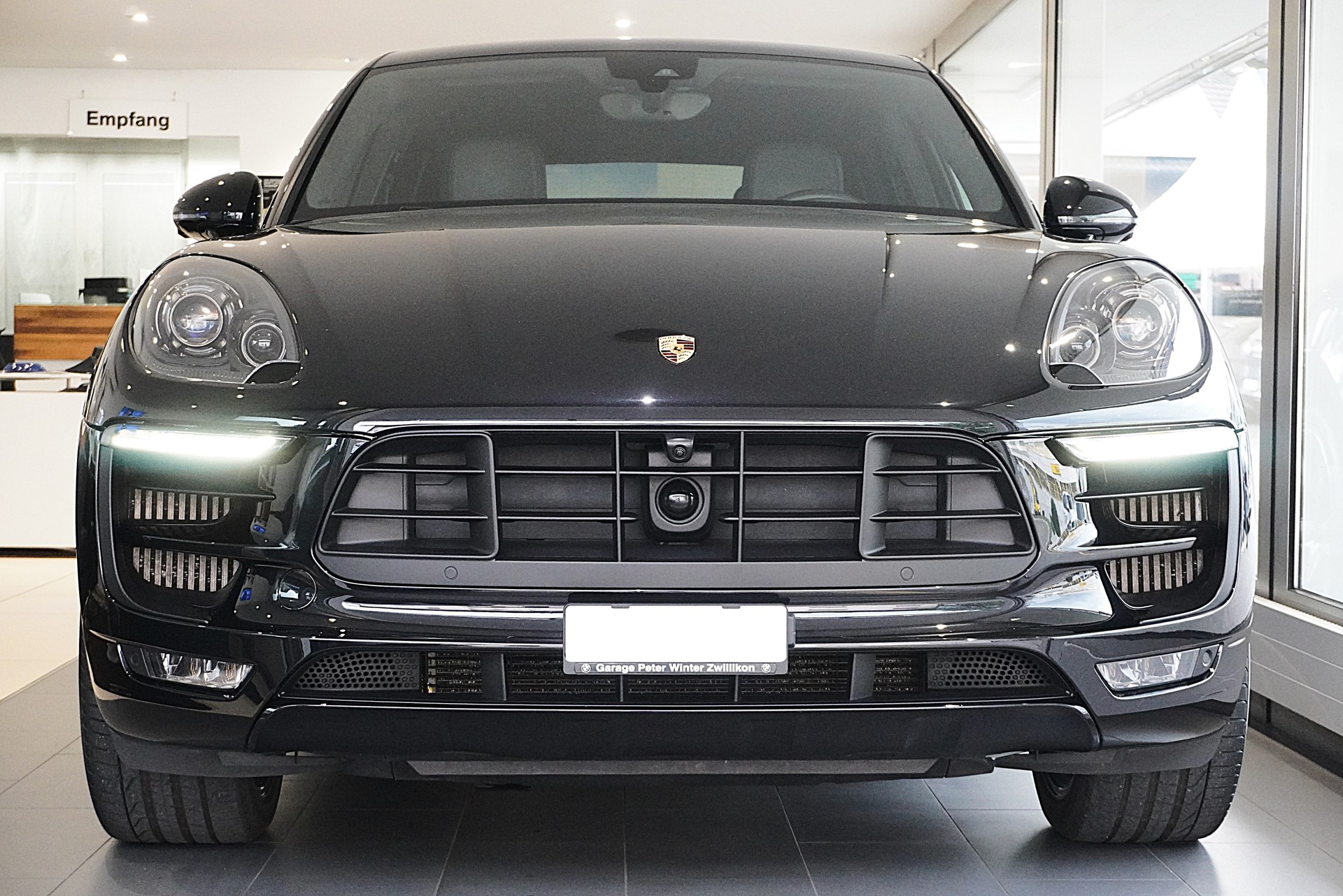 PORSCHE Macan Turbo PDK-image-1