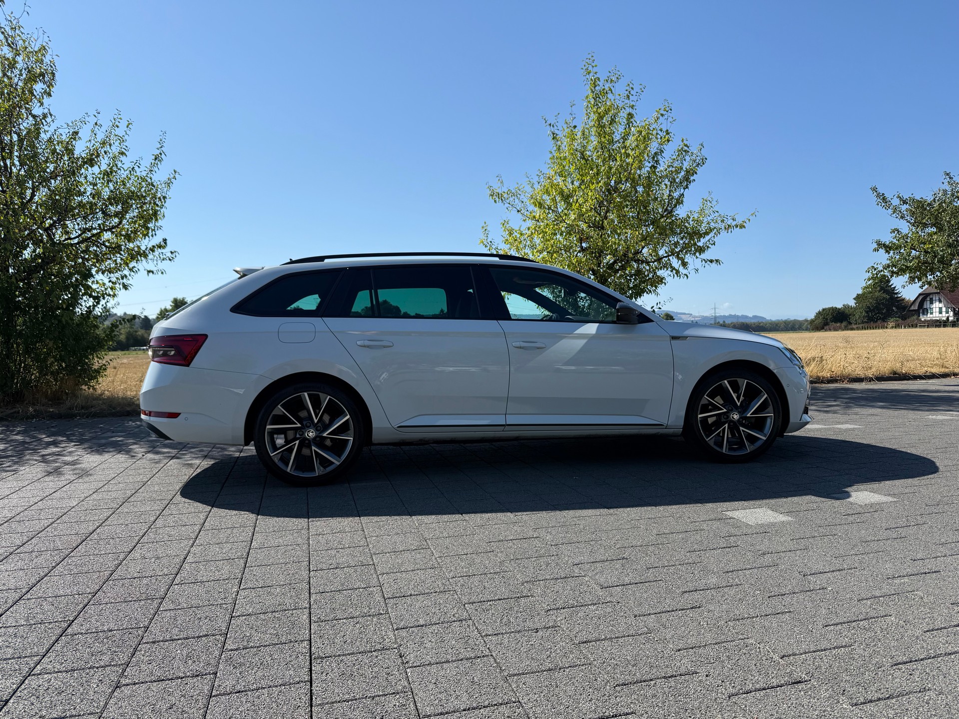 SKODA 1.4 TSI PHEV SportLine DSG-image-1