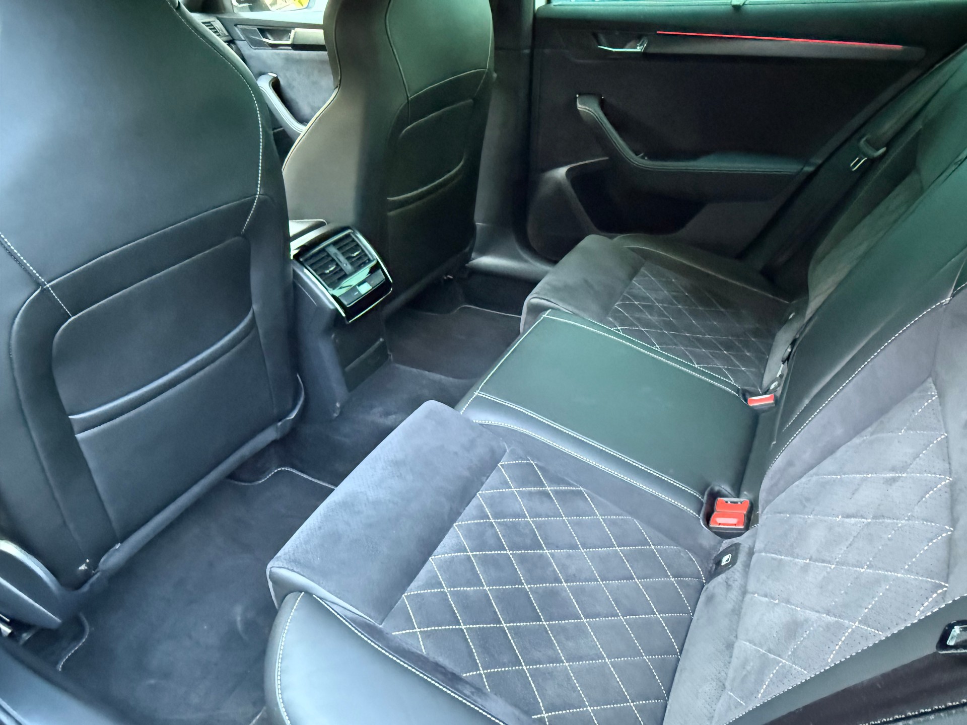 SKODA 1.4 TSI PHEV SportLine DSG-image-12