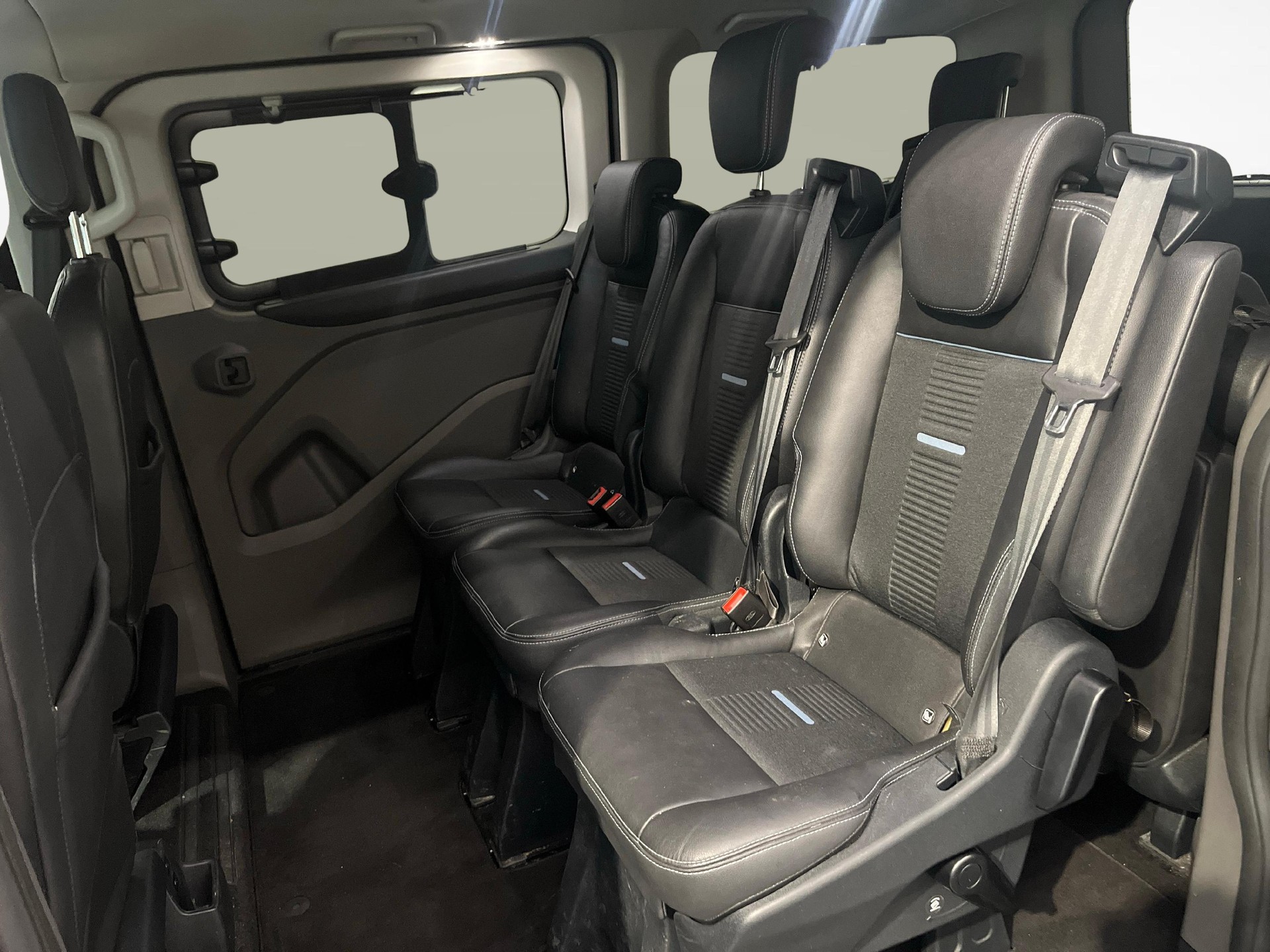 FORD Tourneo C Bus 320 L1 2.0 TDCi 185 Active-image-10