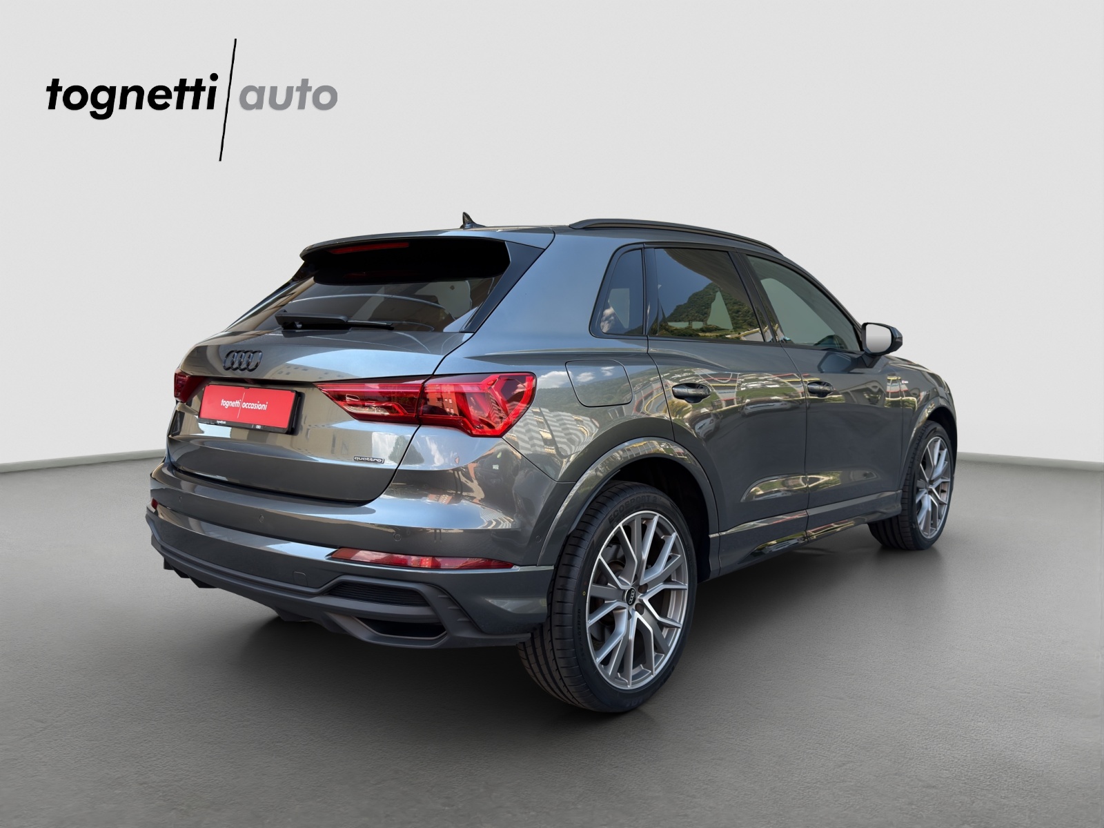 AUDI Q3 40 TDI S line quattro S-tronic-image-3