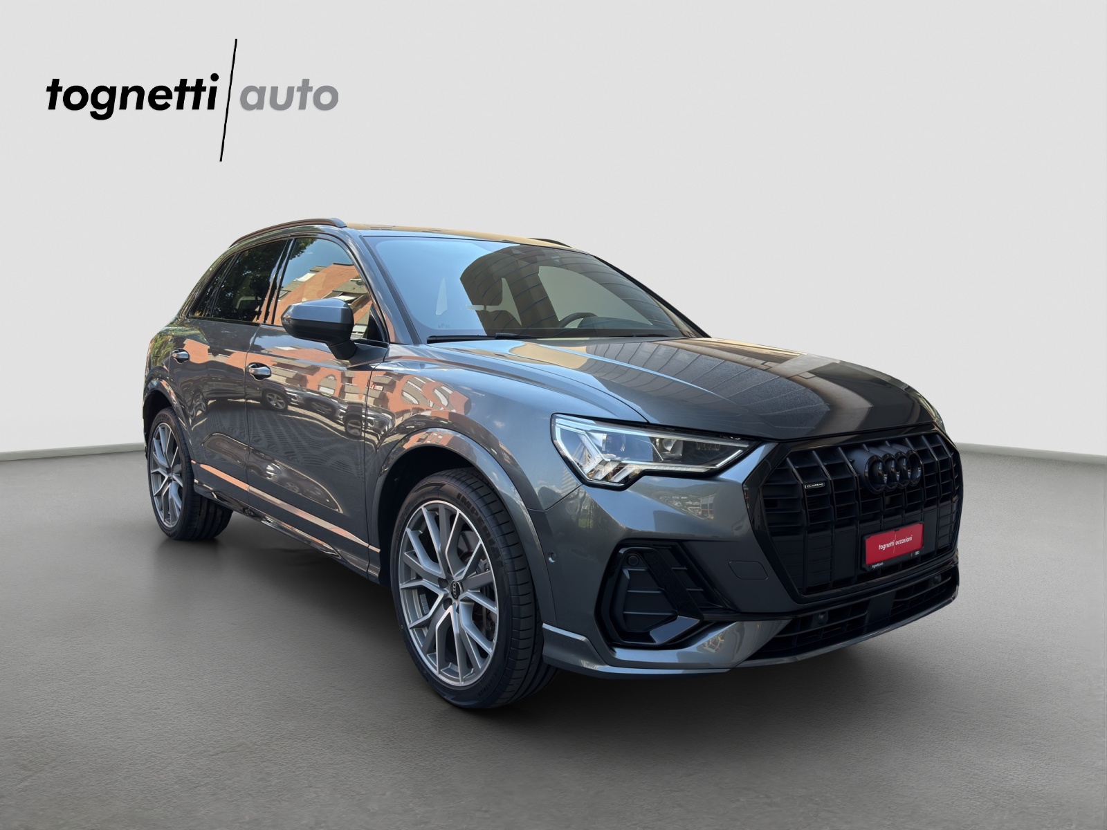 AUDI Q3 40 TDI S line quattro S-tronic-image-1
