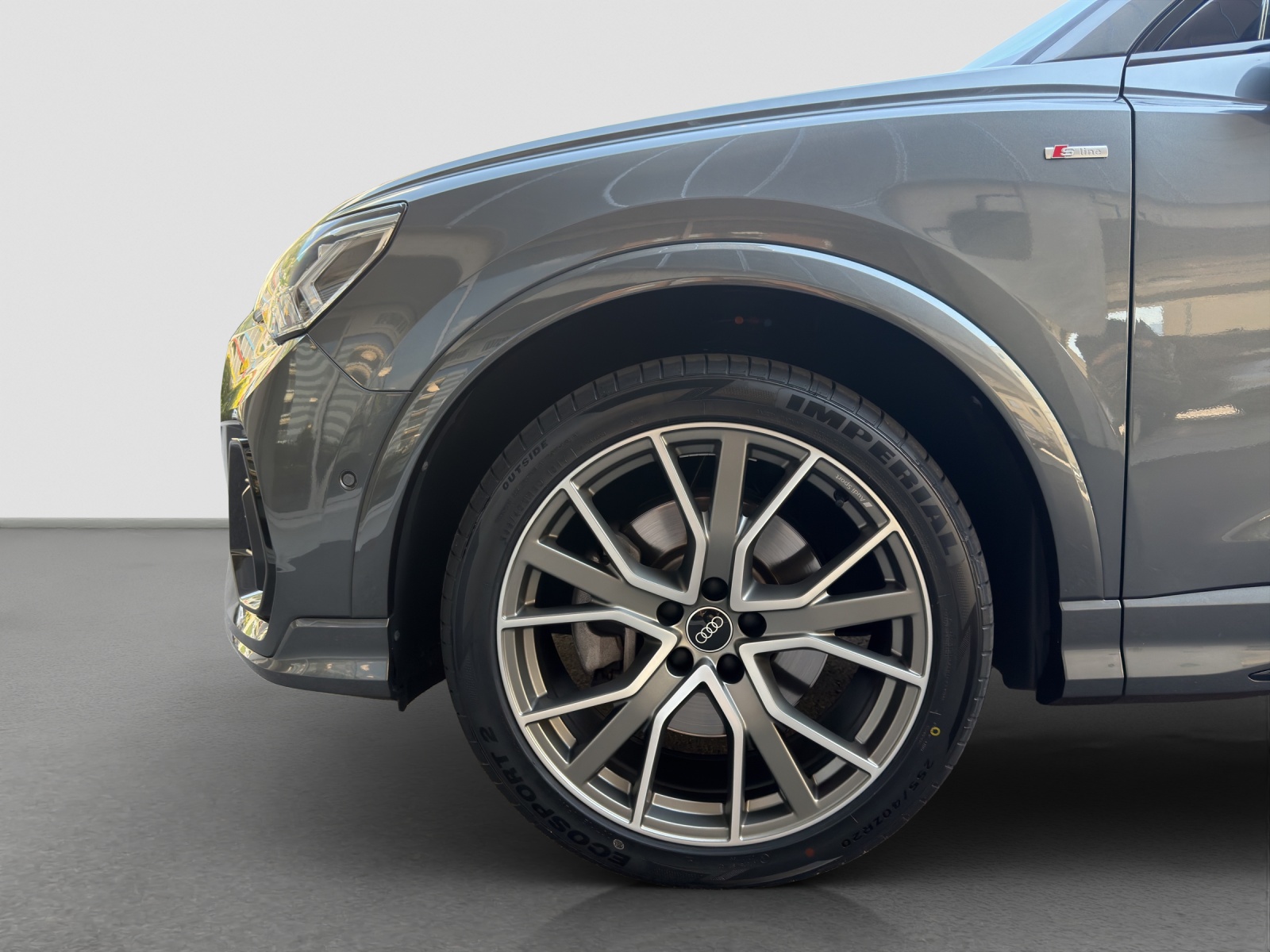 AUDI Q3 40 TDI S line quattro S-tronic-image-4